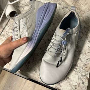 Used size 10 Clove nursing shoes